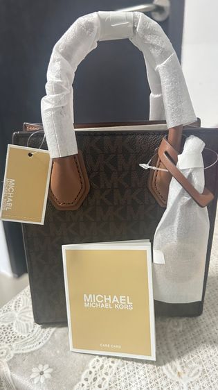 กระเป๋าถือ สภาพใหม่ ไม่เคยใช้งานแท้ Michael  kors