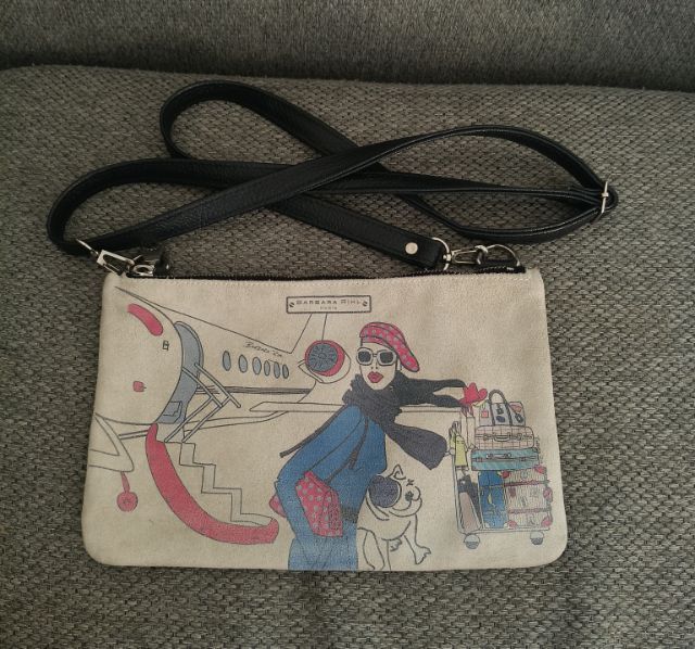 กระเป๋าแบรนด์ Barbara Rihl Paris ด้านหลังเป็นหนังแท้ ผลิตในฝรั่งเศส (Made in France)

