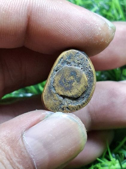 ซอกตาลึกมากๆ ก้นช่อชนวนชัดเจน หลวงพ่อเงินหล่อเก่า เนื้อสวย รูปที่ 5