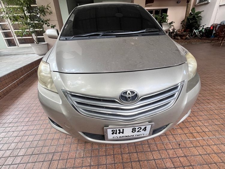 รถ Toyota Vios 1.5 J สี น้ำตาล