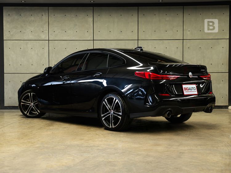 BMW Series 2 2022 220i Sedan เบนซิน ไม่ติดแก๊ส เกียร์อัตโนมัติ ดำ รูปที่ 4