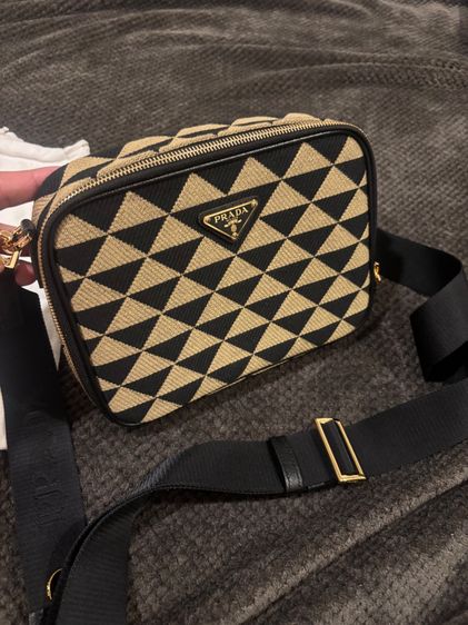 กระเป๋า Prada มือสอง