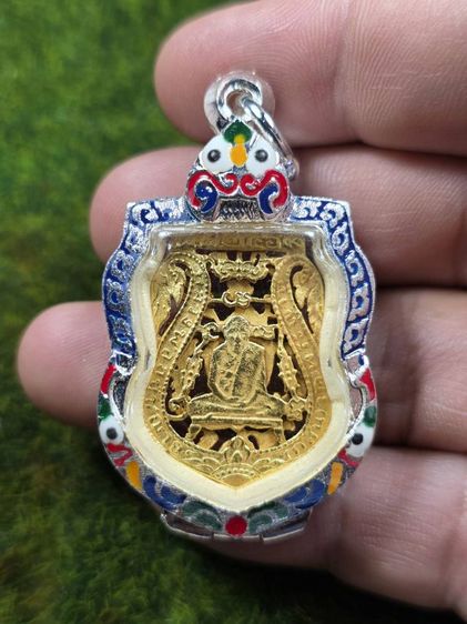 พระเหรียญฉลุหลวงพ่อกลั่นสีทองเก่าๆ