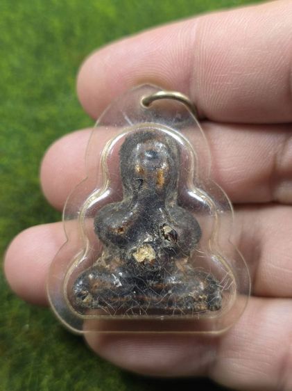 พระปิดตาหลวงปู่เอี่ยมเลี่ยมพลาสติกเก่า