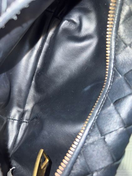 Bottega Veneta Mini Jodie in Black (Gold hardware) รูปที่ 10