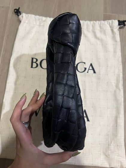 Bottega Veneta Mini Jodie in Black (Gold hardware) รูปที่ 5