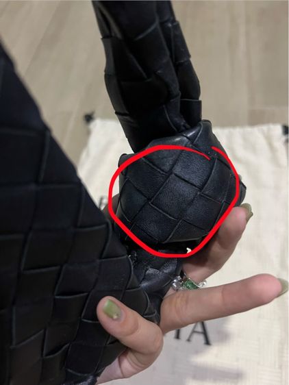 Bottega Veneta Mini Jodie in Black (Gold hardware) รูปที่ 11