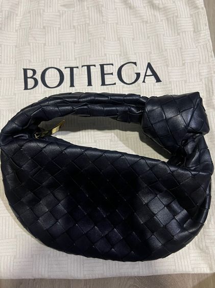 Bottega Veneta Mini Jodie in Black (Gold hardware) รูปที่ 3