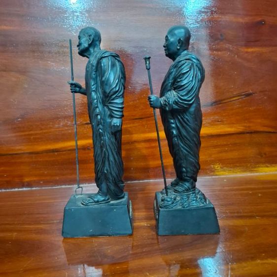 พระบูชายืนหลวงปู่แหวนอาจารย์ฝั้น เนื้อเรทซิ่น สภาพสวยหายาก รูปที่ 4