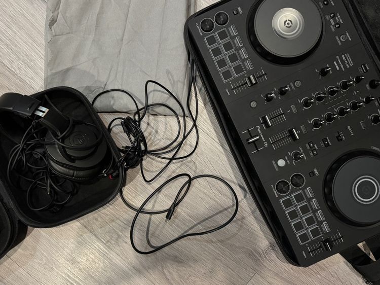 DDJ-FLX 4 with Earphone and Bag 