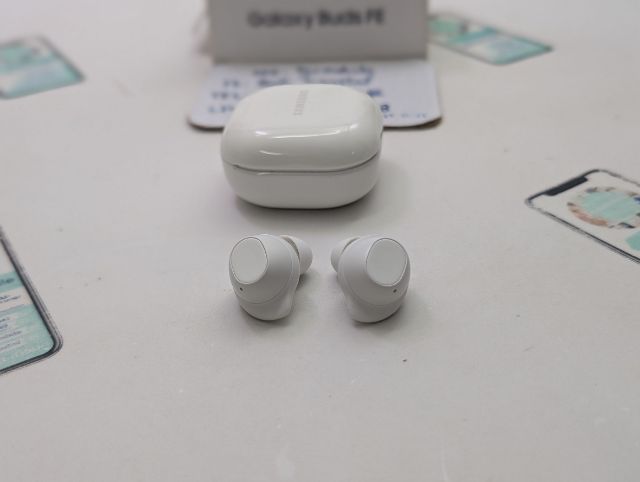 ขาย เทิร์น Samsung Galaxy Buds FE ศูนย์ไทย อุปกรณ์ครบยกกล่อง เพียง 690 บาท ครับ  รูปที่ 3