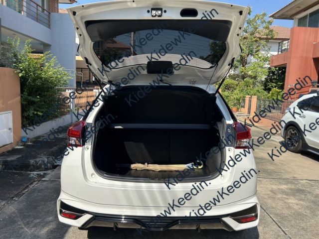Toyota Yaris 2022 1.2 Sport เบนซิน ไม่ติดแก๊ส เกียร์อัตโนมัติ ขาว รูปที่ 4