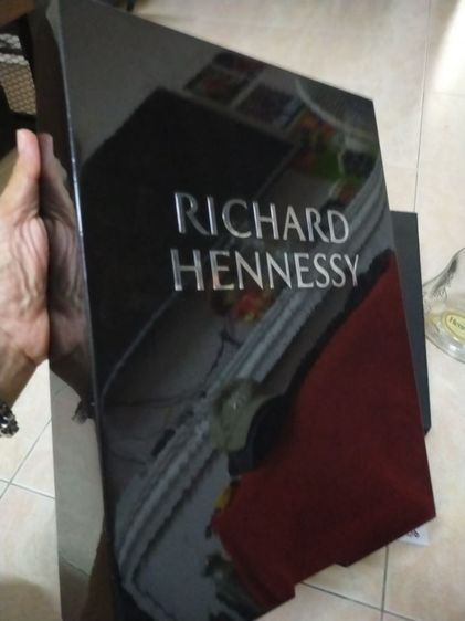 ขวด เปล่า กับ กล่องเป็นไม้ RICHARD HENNESSY หนัก อยู่คับ สภาพดีสวยๆน่าสะสม รูปที่ 5