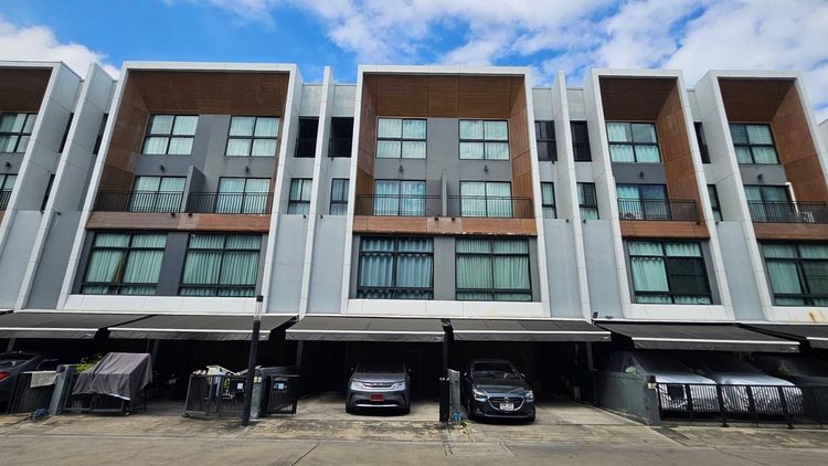Ananda Development ตกแต่งครบ 2017 ขายบ้านพร้อมลงทุนเก็บค่าเช่า Arden Pattanakarn ซอย 20 - อ่อนนุช 17 ตกแต่งสวย เฟอร์ครบ พร้อมอยู่  รูปที่ 2
