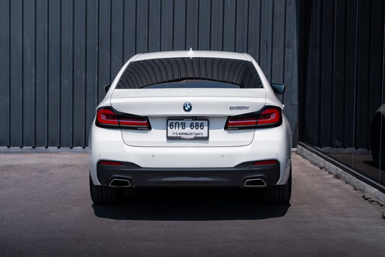 BMW Series 5 2022 530e Sedan ปลั๊กอินไฮบริด (PHEV) ไม่ติดแก๊ส เกียร์อัตโนมัติ ขาว รูปที่ 4