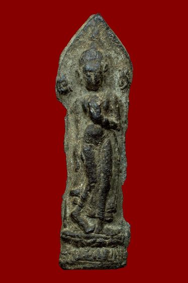 พระลีลาซุ้มหงอนไก่เนื้อชิน