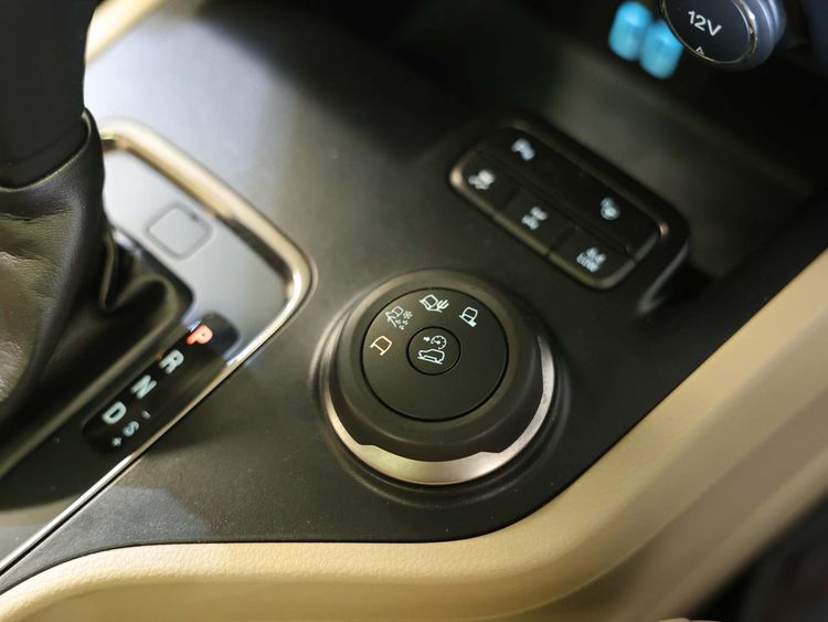 Ford Everest 2018 3.2 Titanium Plus 4WD Utility-car ดีเซล ไม่ติดแก๊ส เกียร์อัตโนมัติ แดง รูปที่ 3