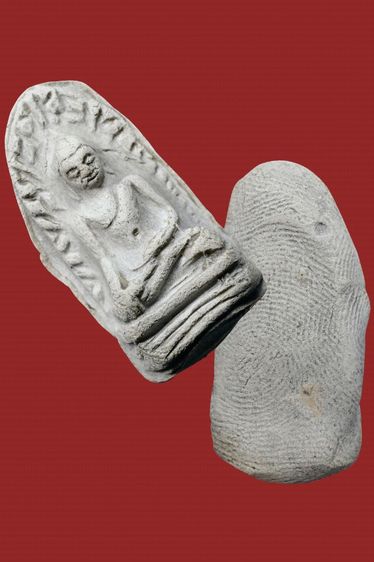 พระรอด ลำพูน พิมพ์ใหญ่ เนื้อออกสีขาว