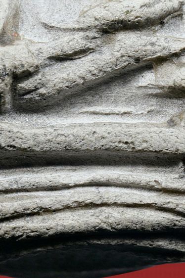 พระรอด ลำพูน พิมพ์ใหญ่ เนื้อออกสีขาว รูปที่ 17