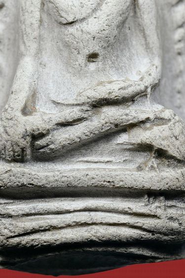 พระรอด ลำพูน พิมพ์ใหญ่ เนื้อออกสีขาว รูปที่ 8