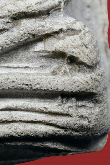 พระรอด ลำพูน พิมพ์ใหญ่ เนื้อออกสีขาว รูปที่ 18