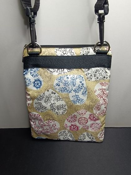 กระเป๋า LeSportsac 3-Zip Cosmetic Crossbody ลายหัวใจพาสเทล (ของแท้ มือสอง) รูปที่ 6