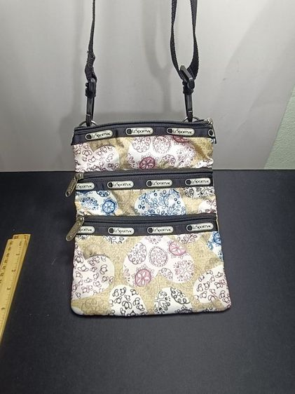 กระเป๋า LeSportsac 3-Zip Cosmetic Crossbody ลายหัวใจพาสเทล (ของแท้ มือสอง) รูปที่ 8
