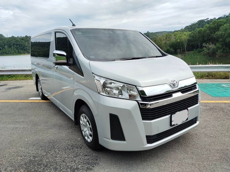 Toyota Hiace 2020 2.8 GL Van ดีเซล ไม่ติดแก๊ส เกียร์ธรรมดา บรอนซ์เงิน รูปที่ 3