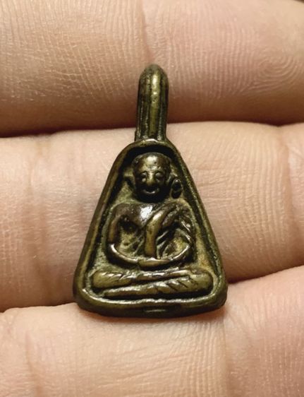เหรียญจอบเล็กหลวงพ่อเงิน