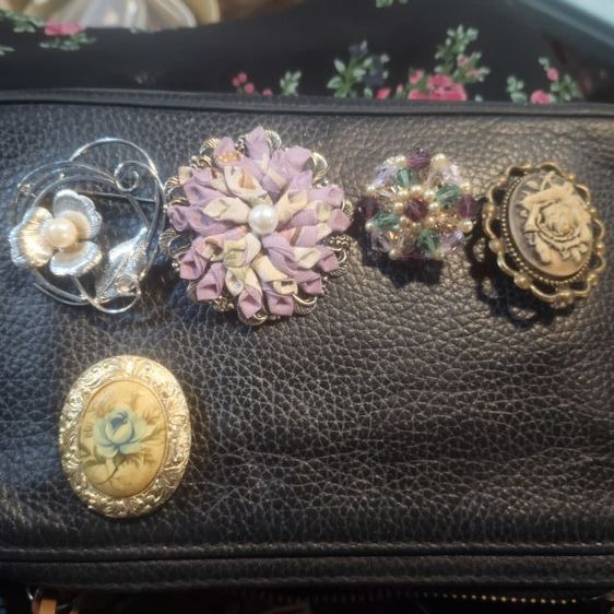 เข็มกลัดงานญี่ปุ่น