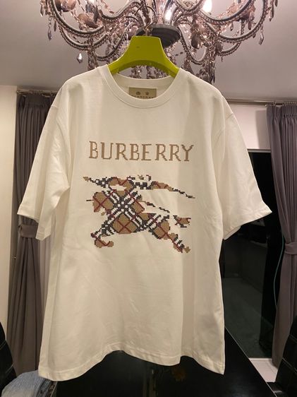 เบอร์เบอรึ่ เสื้อยืดแขนสั้น  สภาพใหม่เอี่ยม