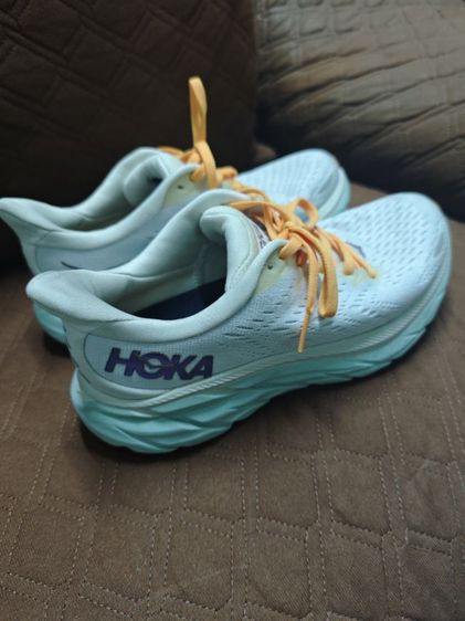 รองเท้าผ้าใบ