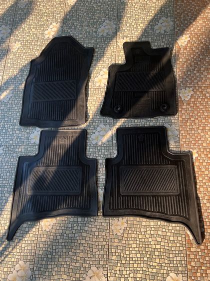 พรมปูพื้นรถยนต์ ผ้ายางปูพื้อฟอร์จูนเนอร์แท้