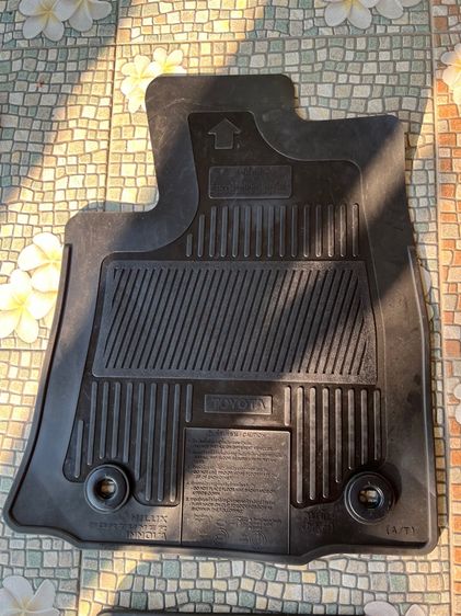 ผ้ายางปูพื้อฟอร์จูนเนอร์แท้ รูปที่ 2