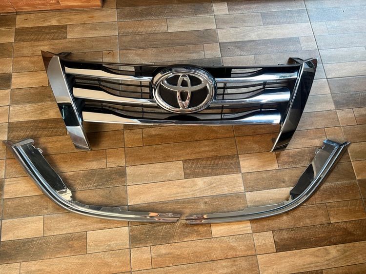 กระจังหน้าฟอร์จูนเนอร์แท้