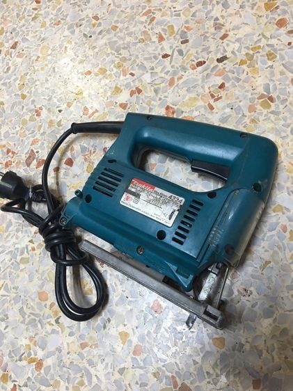 อุปกรณ์เครื่องมือช่าง เลื่อยฉลุไฟฟ้า makita 4324 ตอบช้าเร็วได้สปีดสุภาพดีพร้อมใช้งานแท้
