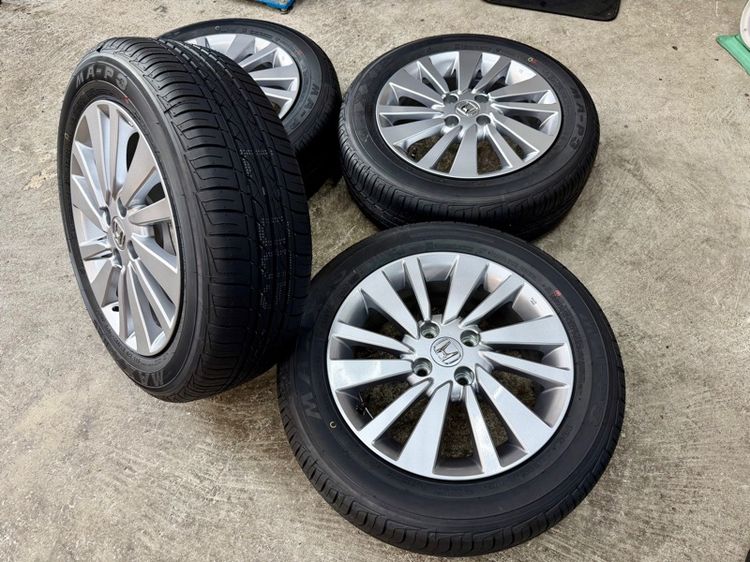 ล้อแม็ก HONDA CITY ขอบ 15” ถอดป้ายแดง ยาง MAXXIS 185-60R15 ปี 26 สีเส้นตุ่มหน้ายางยังอยู่ครบ รูปที่ 2
