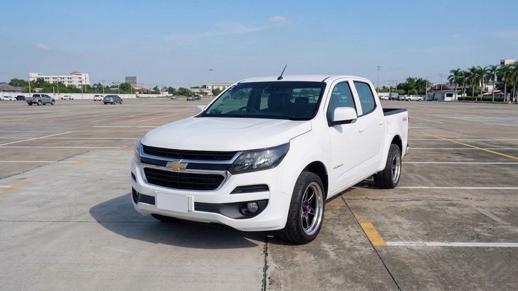 รถ Chevrolet Colorado 2.5 LT สี ขาว