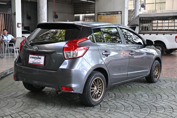 Toyota Yaris 2016 1.5 J Sedan เบนซิน ไม่ติดแก๊ส เกียร์อัตโนมัติ เทา รูปที่ 4