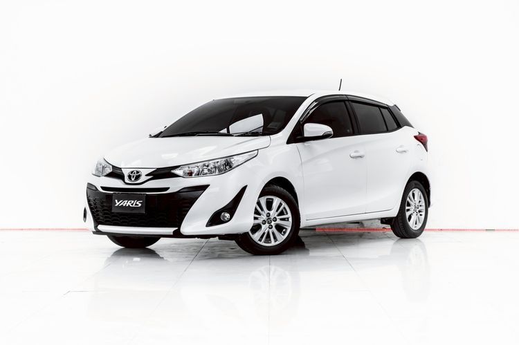 รถ Toyota Yaris 1.2 E สี ขาว