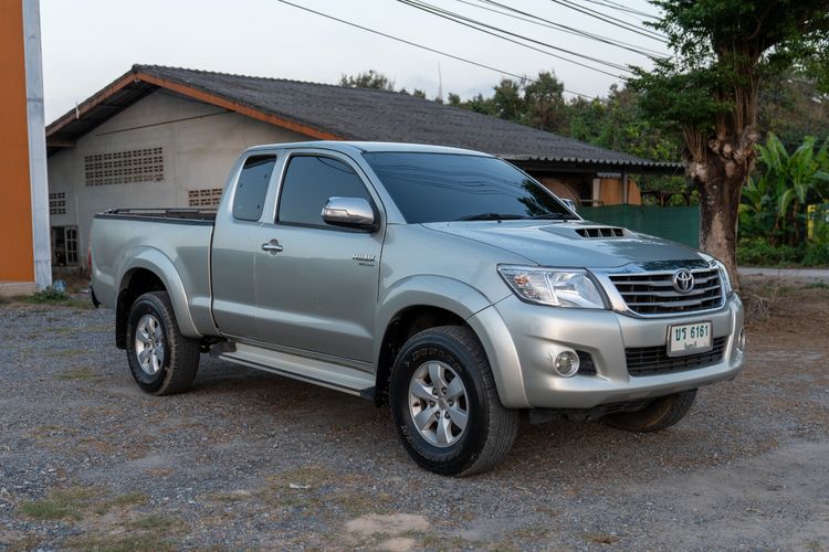 รถ Toyota Hilux Vigo 2.5 E Prerunner สี เทา