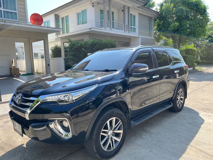 Toyota Fortuner 2016 2.4 V Utility-car ดีเซล ไม่ติดแก๊ส เกียร์อัตโนมัติ ดำ รูปที่ 2