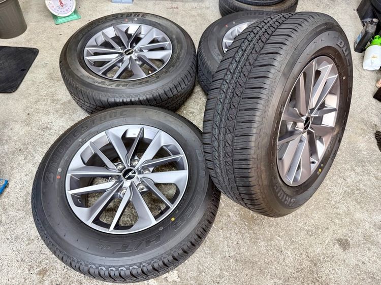 ล้อแม็ก ISUZU MU-X ขอบ 18” ถอดป้ายแดง ยาง BRIDGESTONE 265-60R18 ปี 26 สีเส้นตุ่มหน้ายางยังอยู่ครบ รูปที่ 2