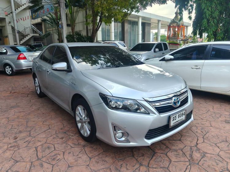 รถ Toyota Camry 2.5 HV สี เทา