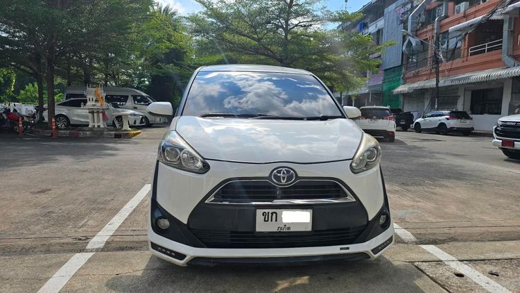 รถ Toyota Sienta 1.5 G สี ขาว