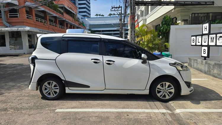 Toyota Sienta 2018 1.5 G Utility-car เบนซิน ไม่ติดแก๊ส เกียร์อัตโนมัติ ขาว รูปที่ 4