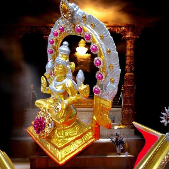 พระแม่ลักษมี สร้างจากเหล็กน้ำพี้ ผ่านพิธีเรียบร้อย