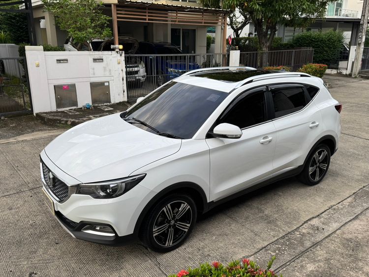 รถ MG ZS 1.5X+ Sunroof สี ขาว