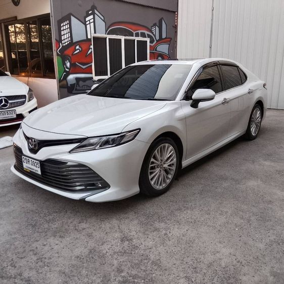 รถ Toyota Camry 2.5 G สี ขาว