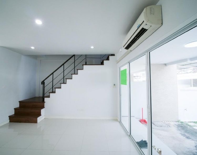 มีบางส่วน ทาว์นโฮม3ชั้น สภาพใหม่ รูปที่ 4